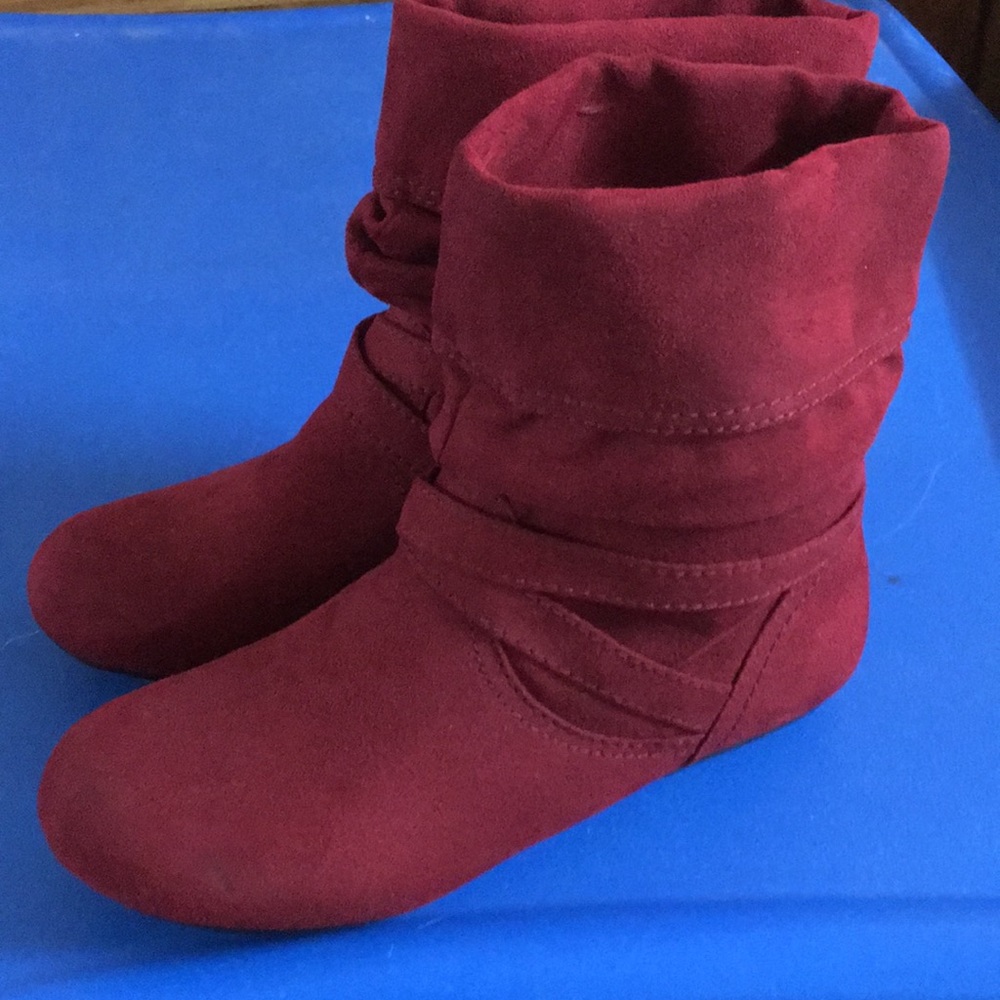 LOWER EAST SIDE (NEW )BOOT SIZE 7.5 BURGUNDY